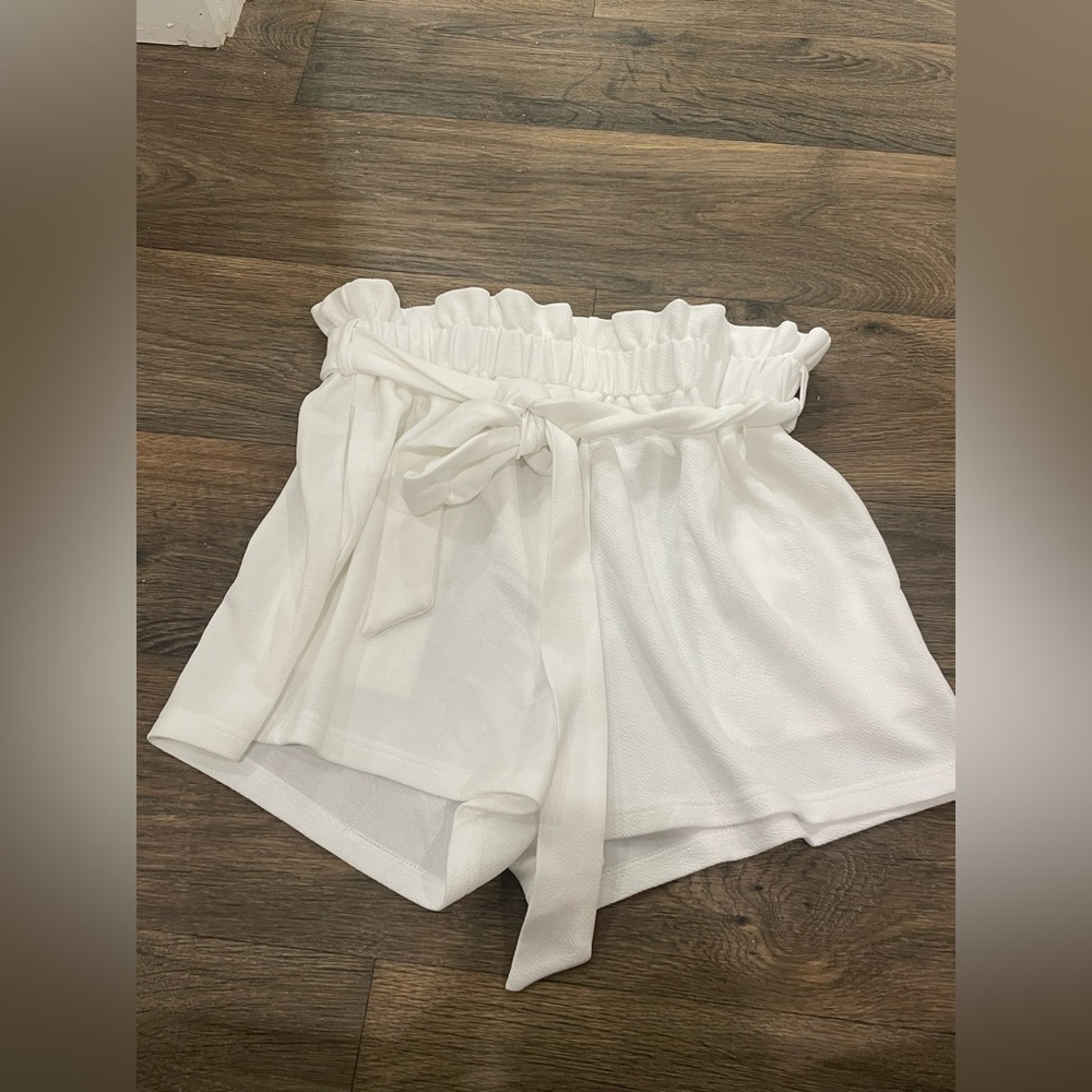 SHEIN- White Shorts- Size Large